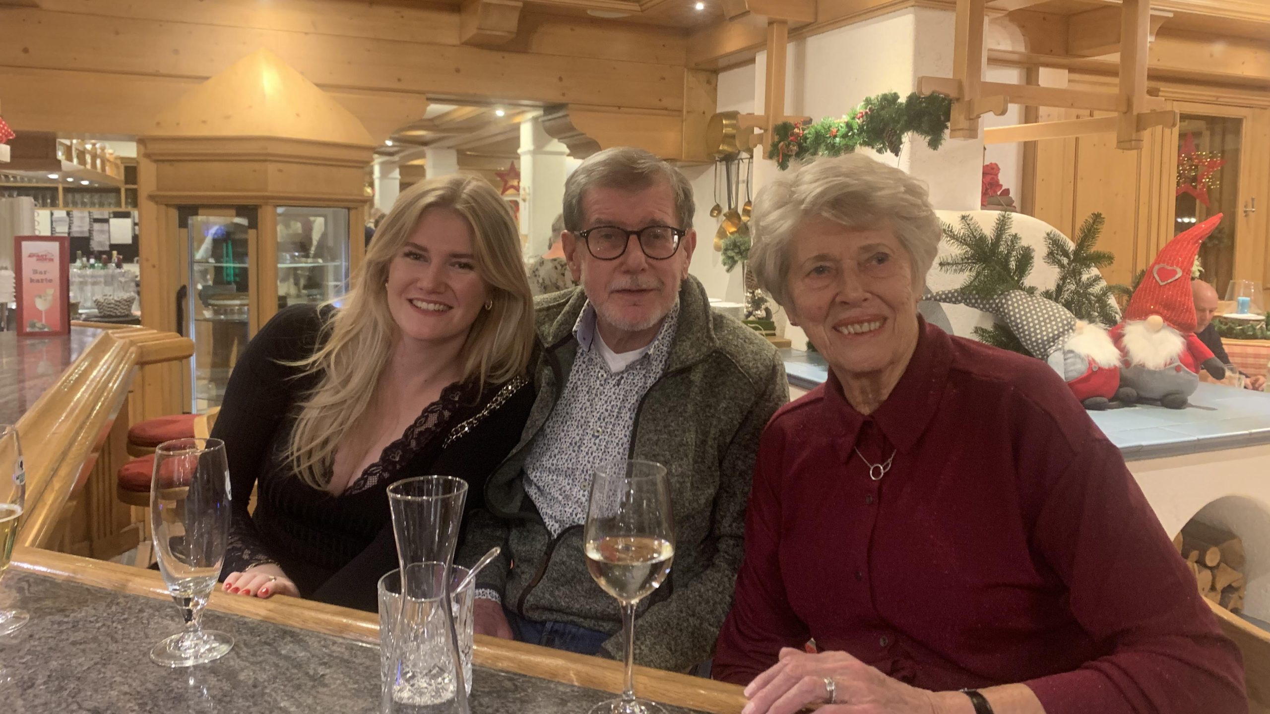 Opa & Oma van Ee met kleindochter Roos